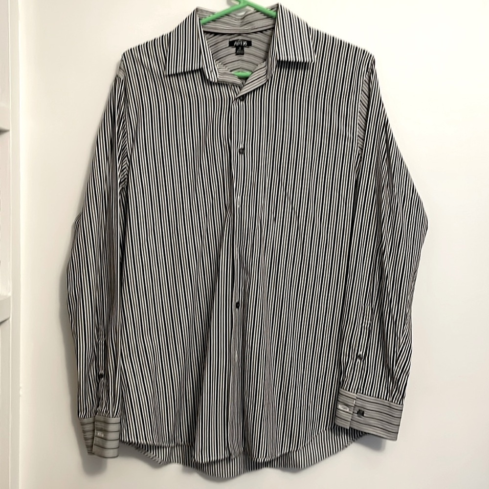 MENS MEDIUM BUTTOM UP APT9 BUTTON UP DRESS SHIRT